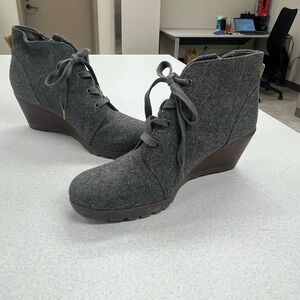 Dr. Scholl's Gray Lace-Up Wedge Ankle Booties